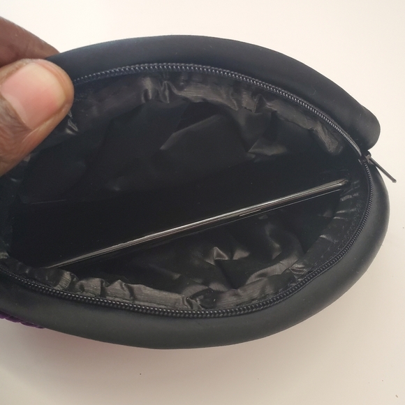 Mini Clutch Shaped Like an  oversized coin purse - Picture 8 of 8